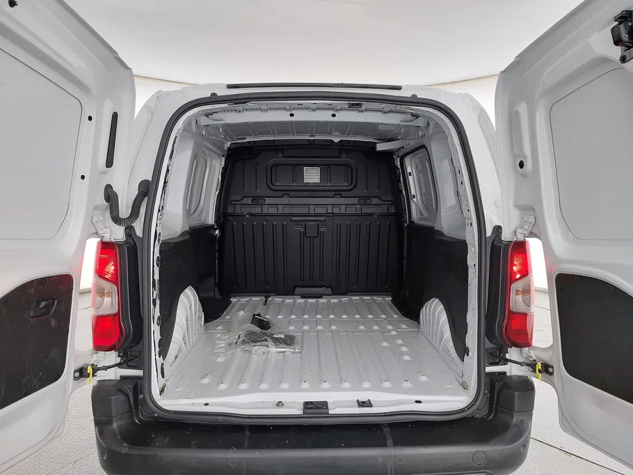 2023 Peugeot Partner Short van 