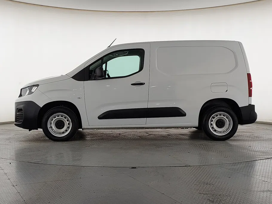 2023 Peugeot Partner Short van 