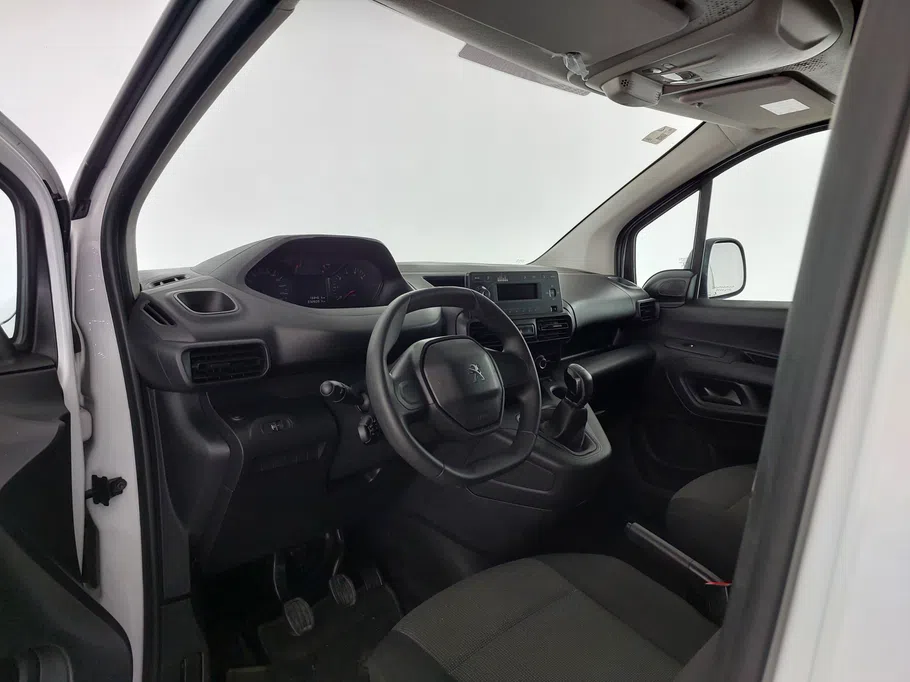 2023 Peugeot Partner Short van 