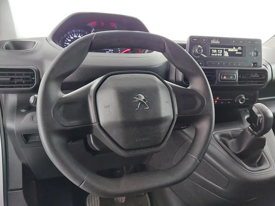 2023 Peugeot Partner Short van 