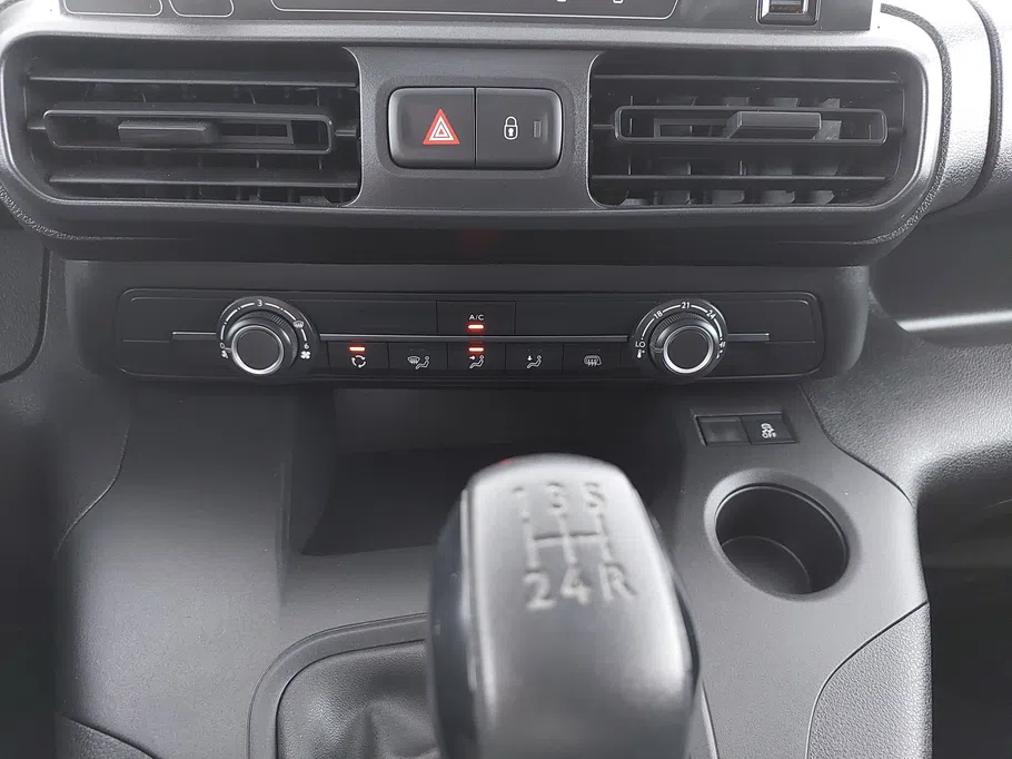 2023 Peugeot Partner Short van 