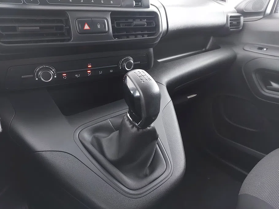 2023 Peugeot Partner Short van 