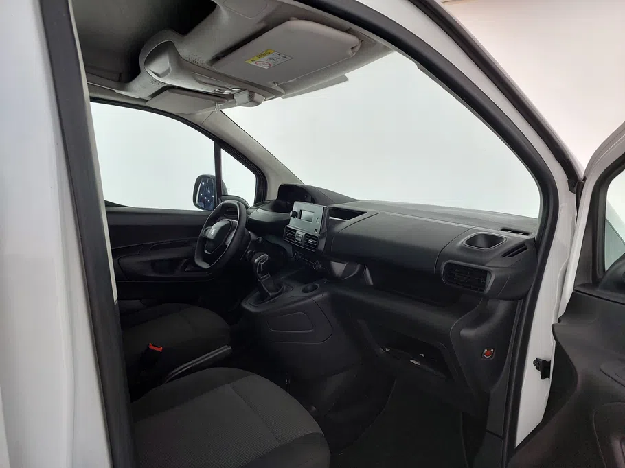 2023 Peugeot Partner Short van 