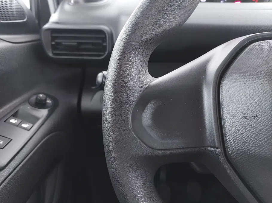 2023 Peugeot Partner Short van 