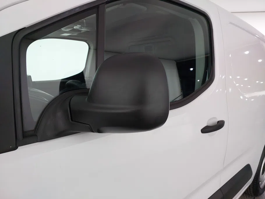 2023 Peugeot Partner Short van 