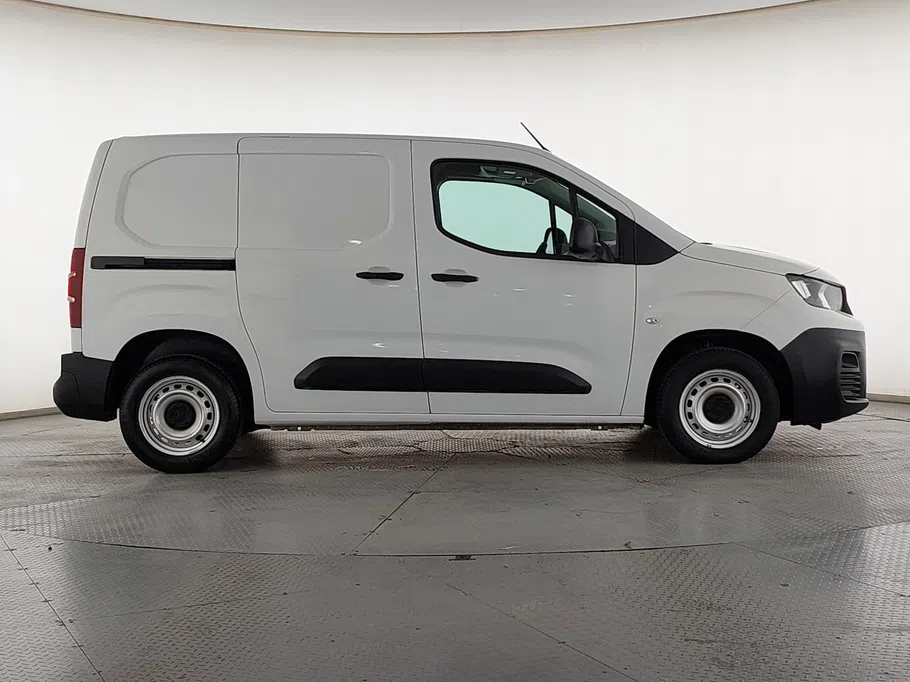 2023 Peugeot Partner Short van 