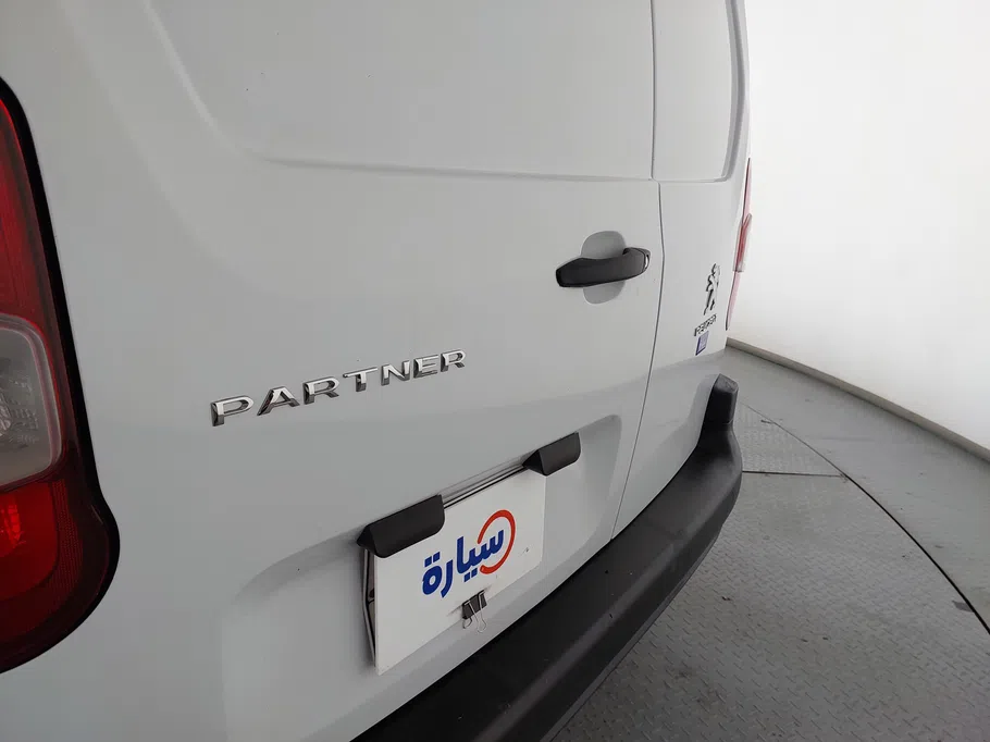 2023 Peugeot Partner Short van 