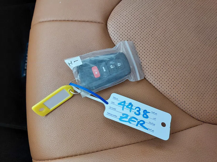 تويوتا كامري GLEX HEV 2024 