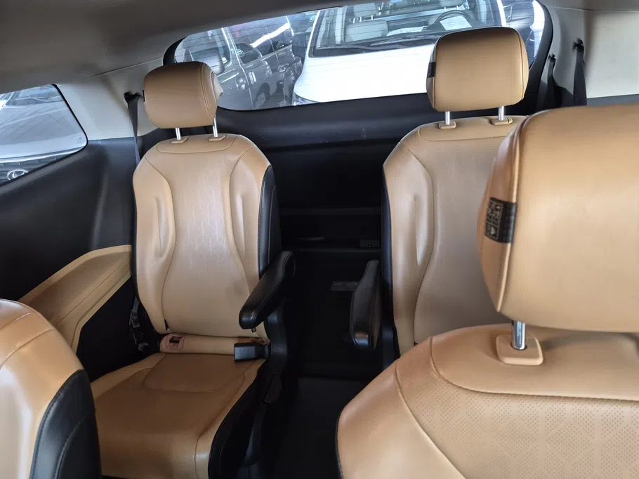 2021 Kia Carnival LX 