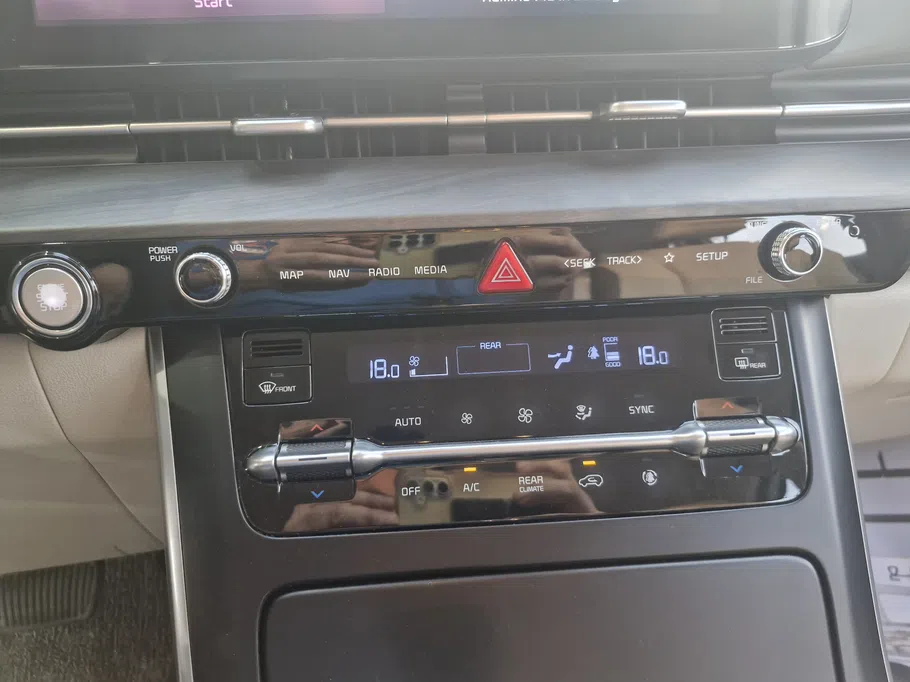 2023 Kia Carnival LX 