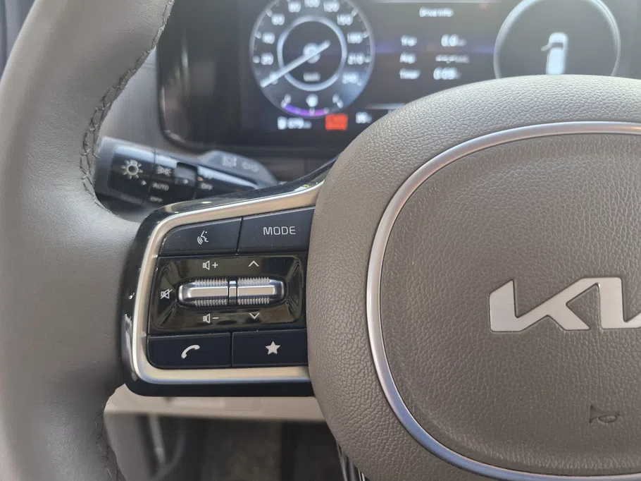 2023 Kia Carnival LX 