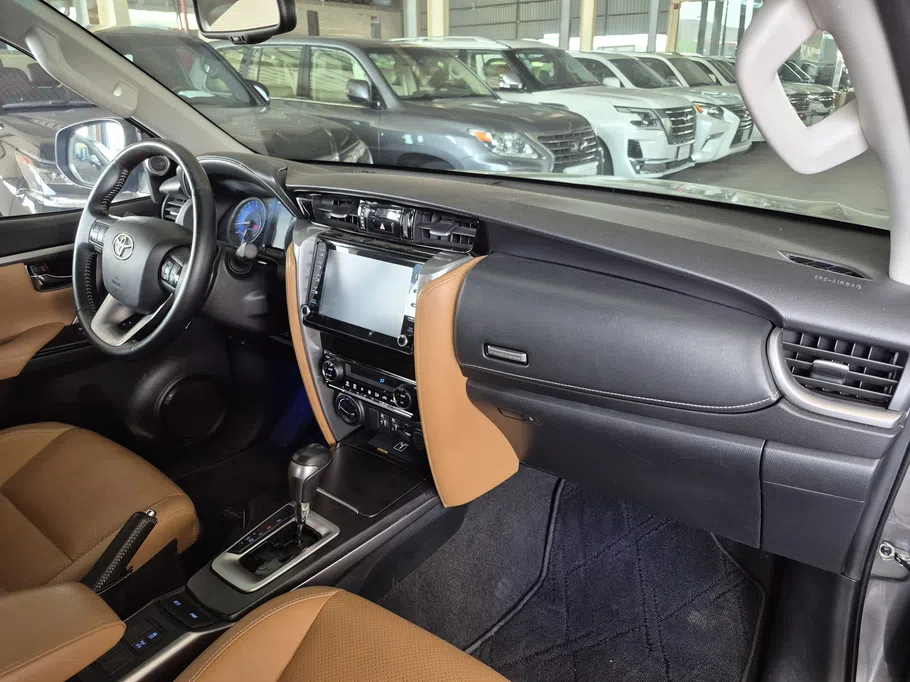 2023 Toyota Fortuner SR5 