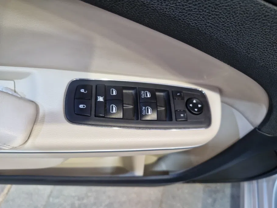 2021 Chrysler 300 C 