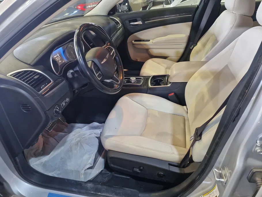 2021 Chrysler 300 C 