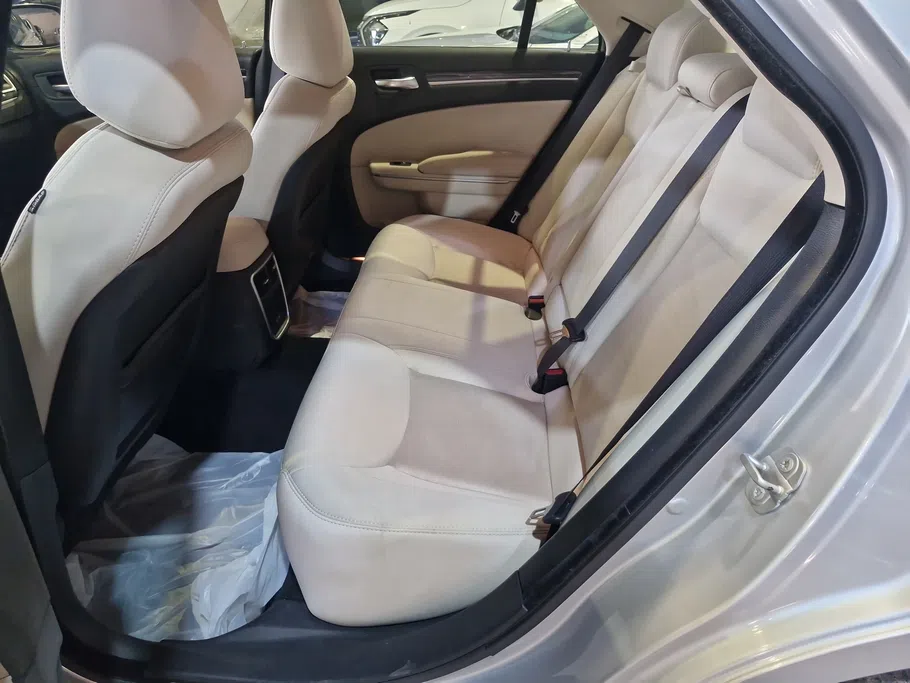 2021 Chrysler 300 C 