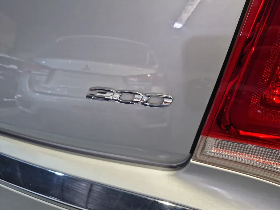 2021 Chrysler 300 C 