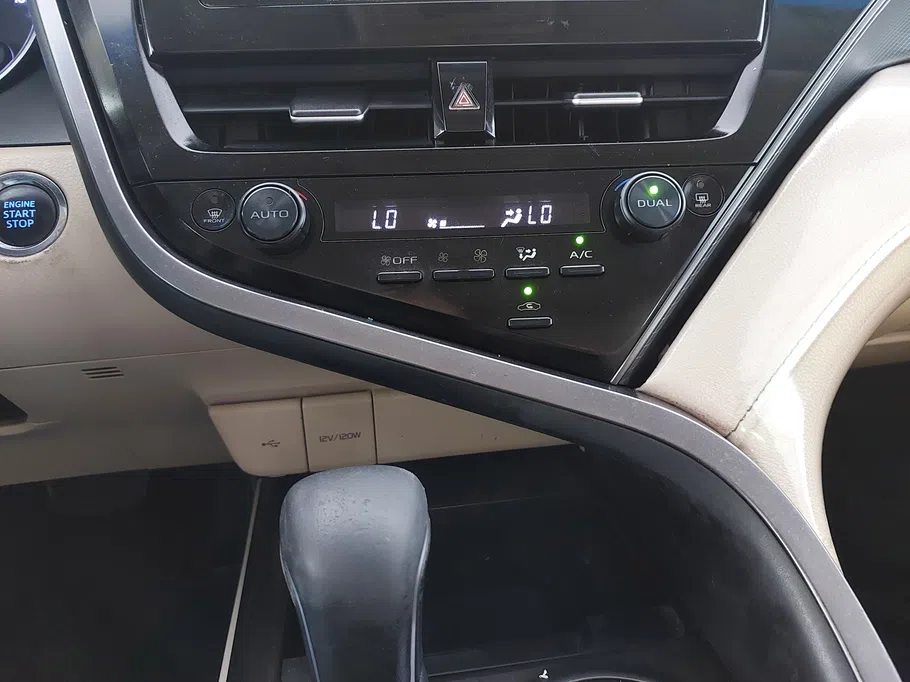 2021 Toyota Camry  GLE 