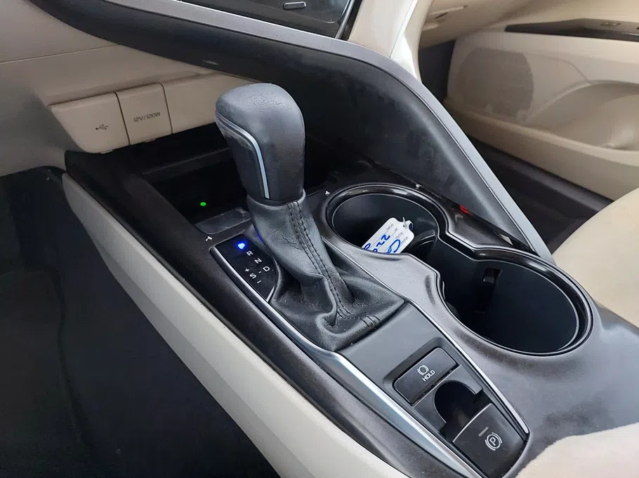 2021 Toyota Camry  GLE 