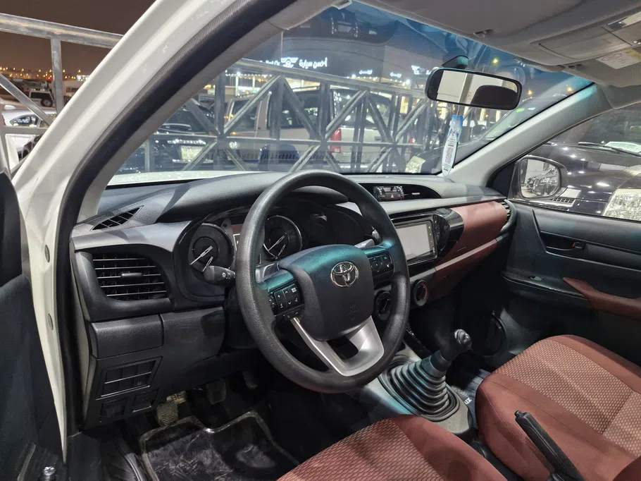 2025 Toyota Hilux GLX 
