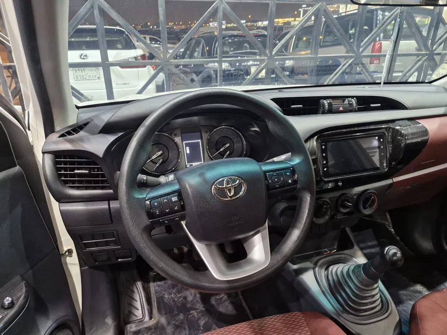 2025 Toyota Hilux GLX 