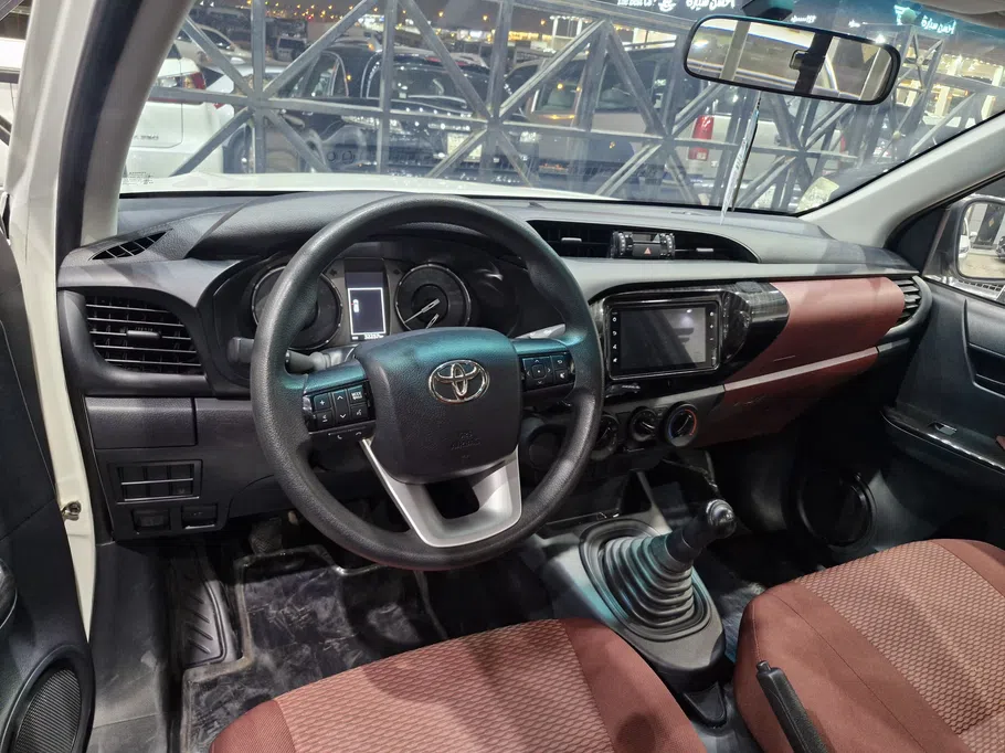 2025 Toyota Hilux GLX 