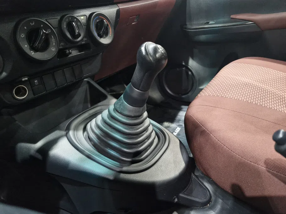 2025 Toyota Hilux GLX 