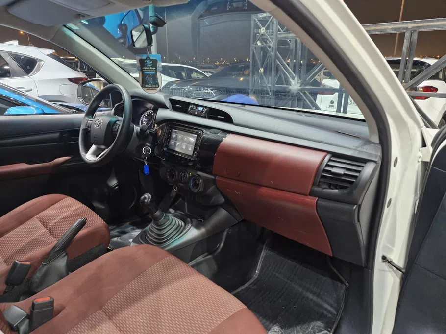 2025 Toyota Hilux GLX 