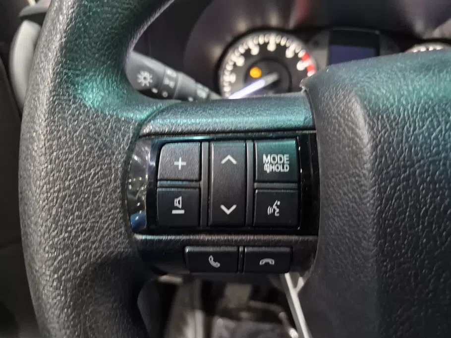 2025 Toyota Hilux GLX 
