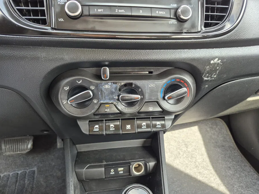 2025 Kia Pegas LX 
