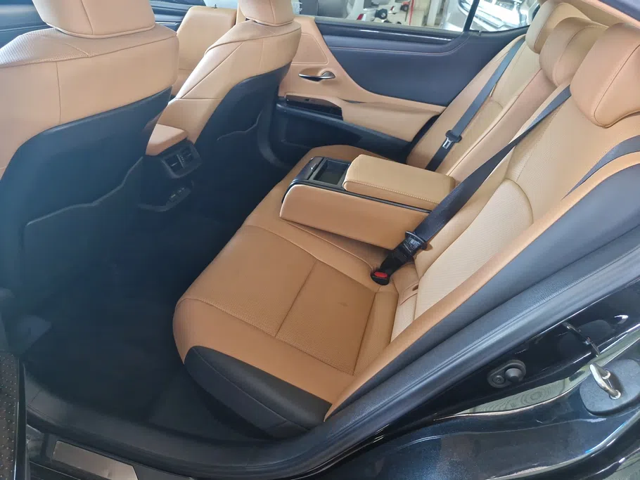 2024 Lexus ES 300 H 