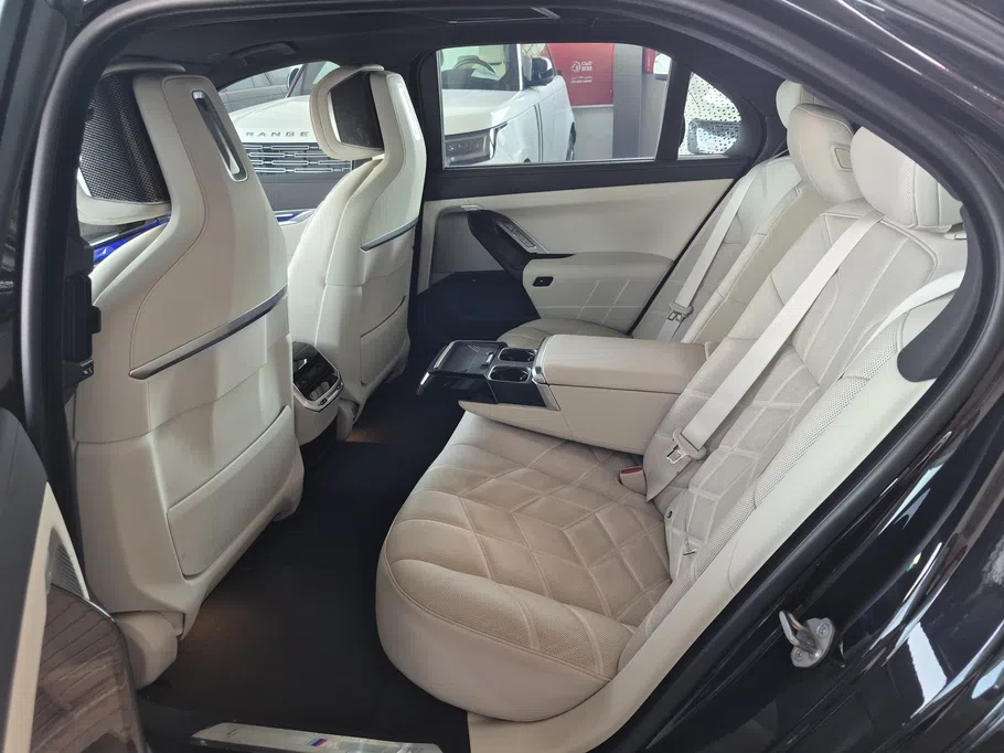 2024 BMW 7 Series 735i 