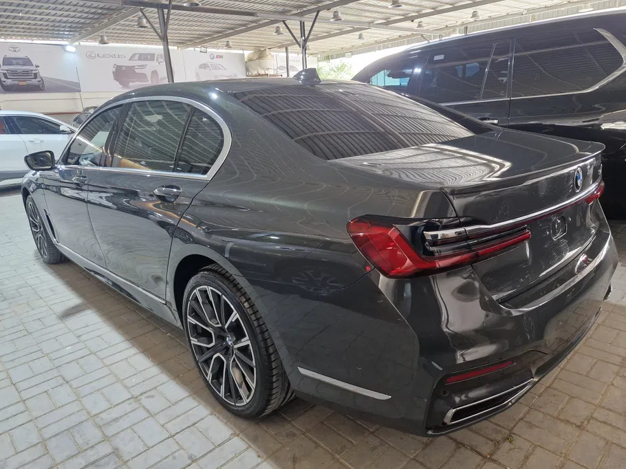 بي ام دبليو الفئة السابعة 730Li 2021 