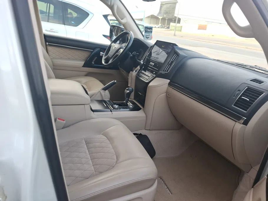 2020 Toyota Land Cruiser GXR Grand Touring 