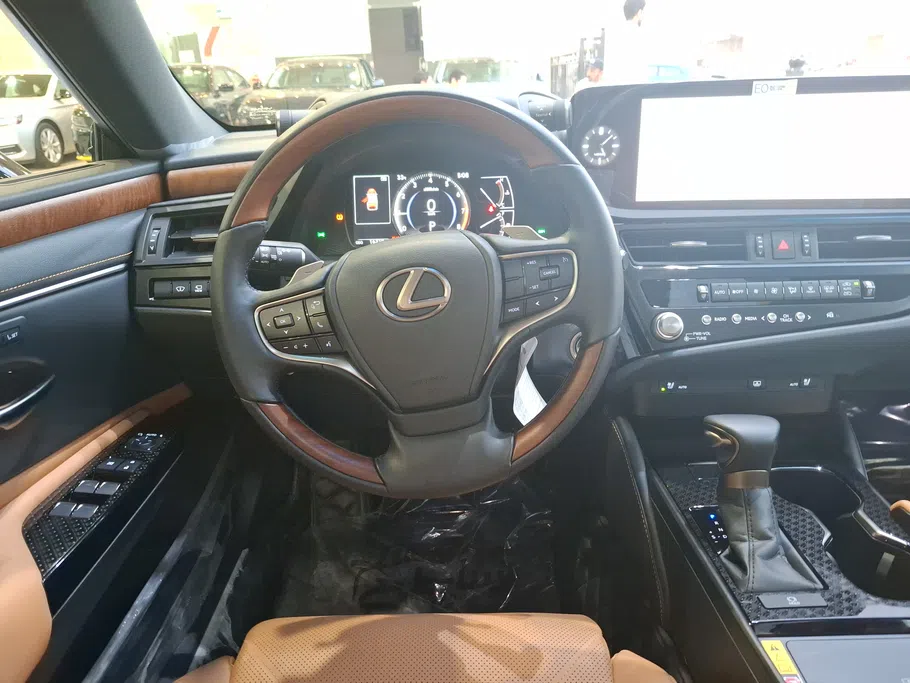 لكزس ES 350 2025 