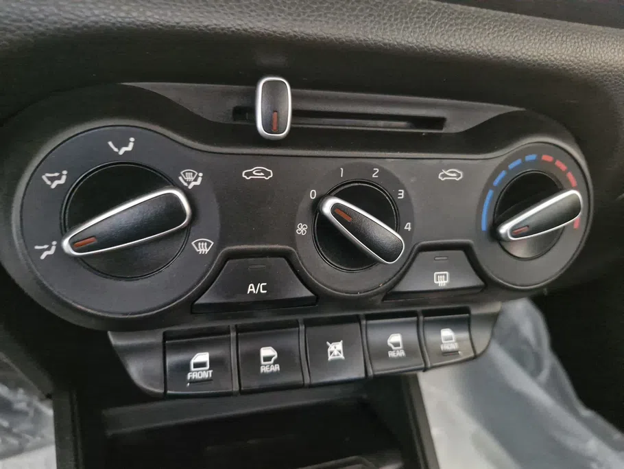 2024 Kia Pegas GL 