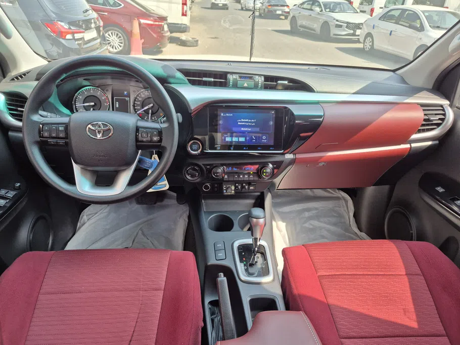 تويوتا هايلكس SR5 2025 